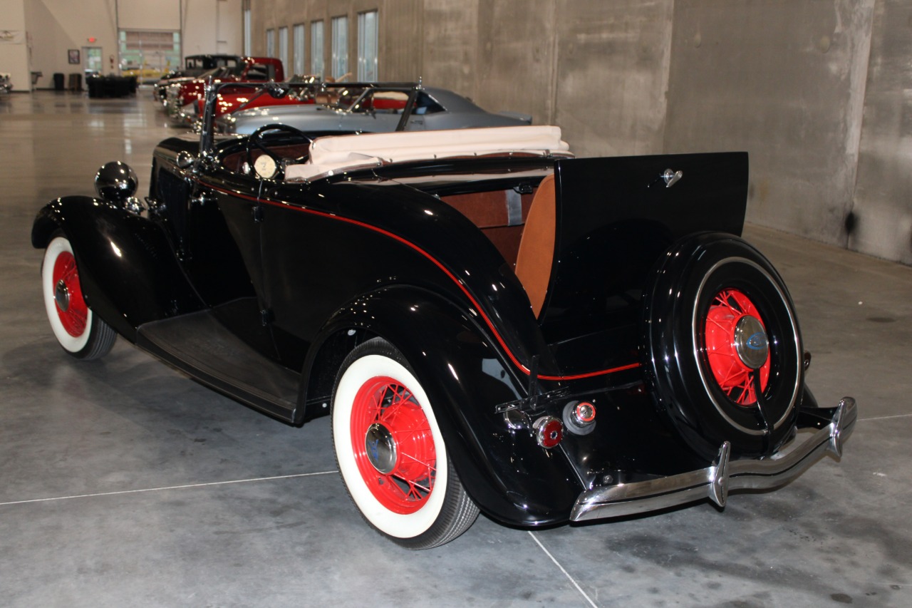 1934 Ford Roadster Model 40 Deluxe 3