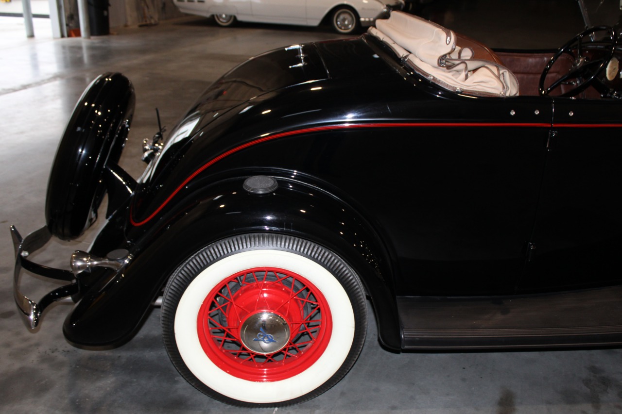 1934 Ford Roadster Model 40 Deluxe 53