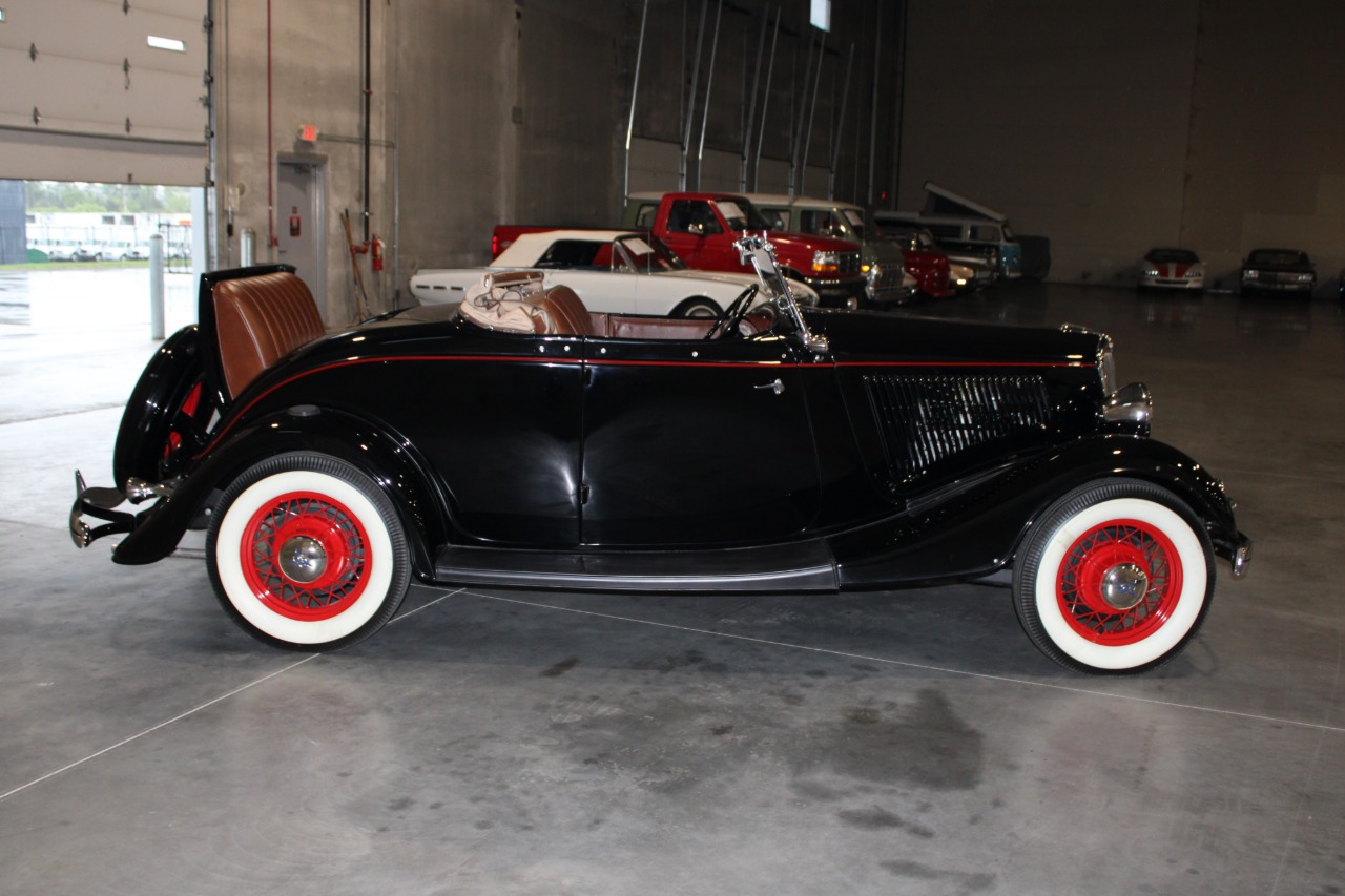 1934 Ford Roadster Model 40 Deluxe 6