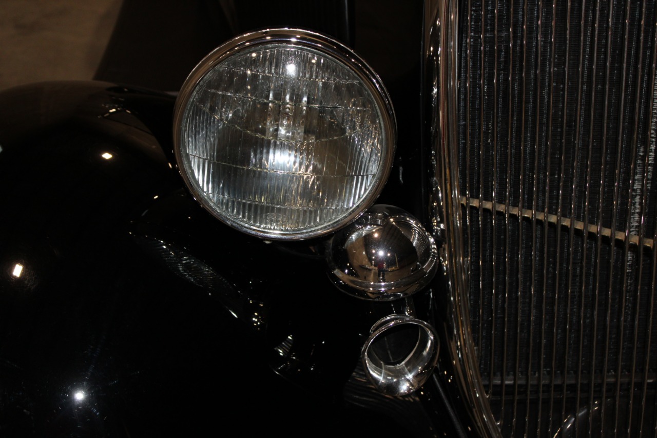 1934 Ford Roadster Model 40 Deluxe 10