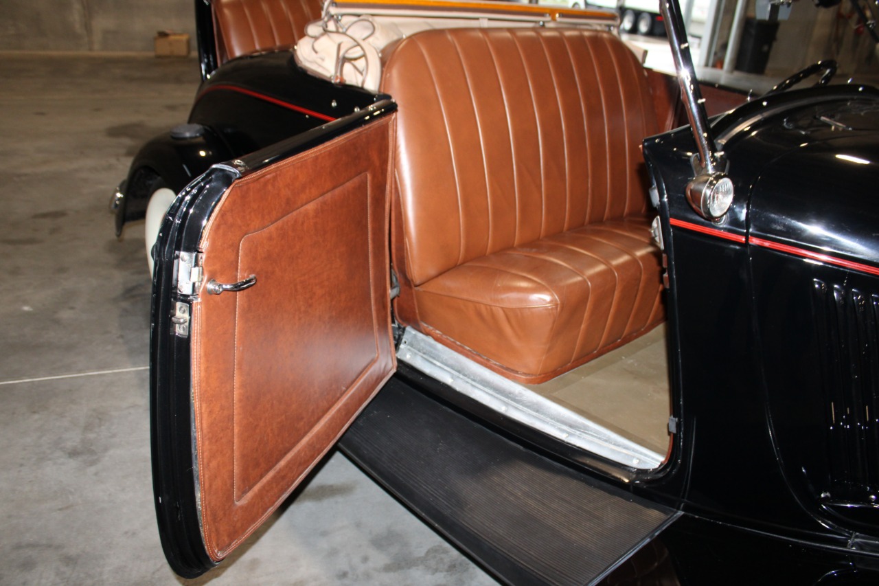 1934 Ford Roadster Model 40 Deluxe 16