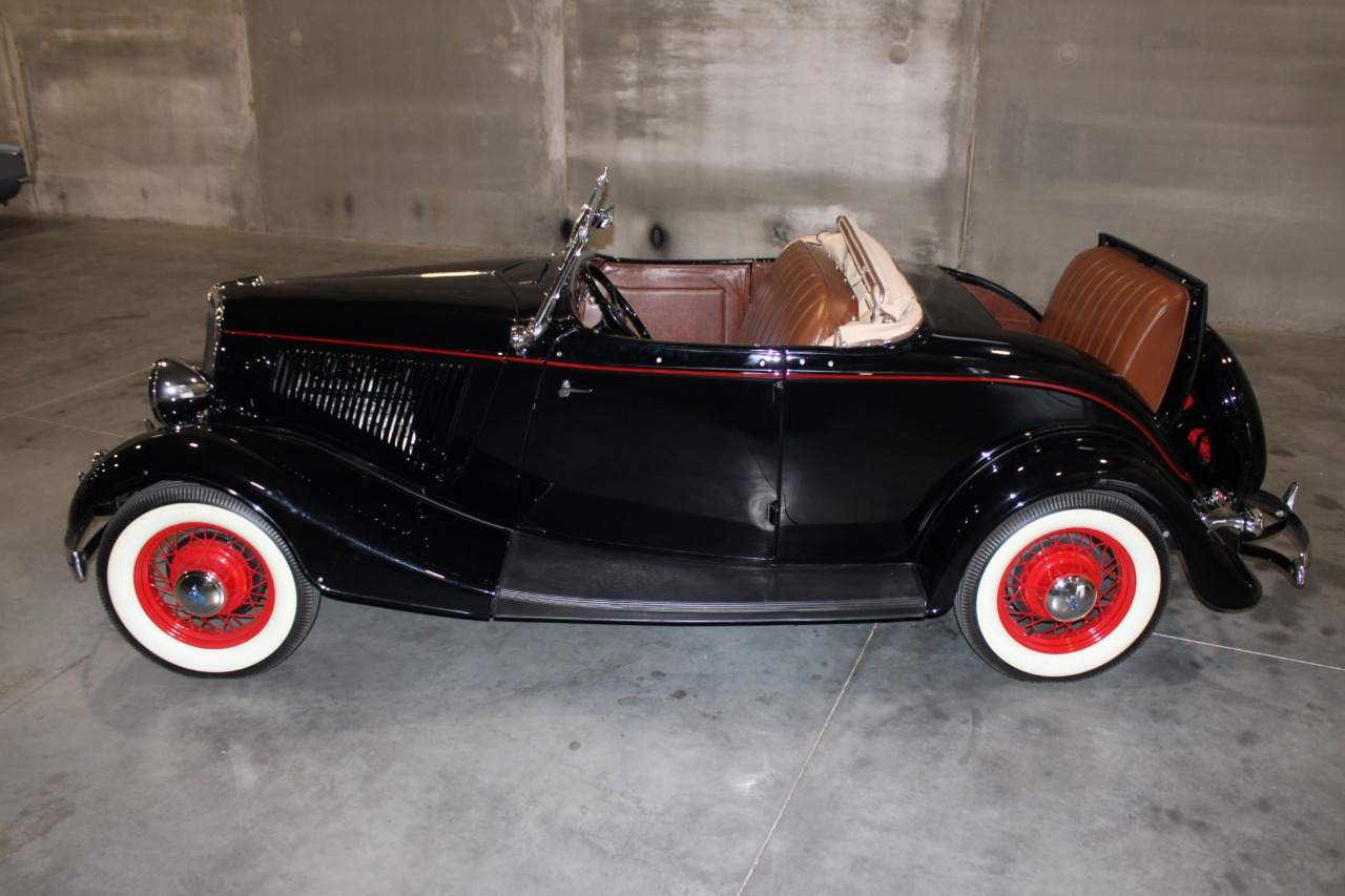 1934 Ford Roadster Model 40 Deluxe 33