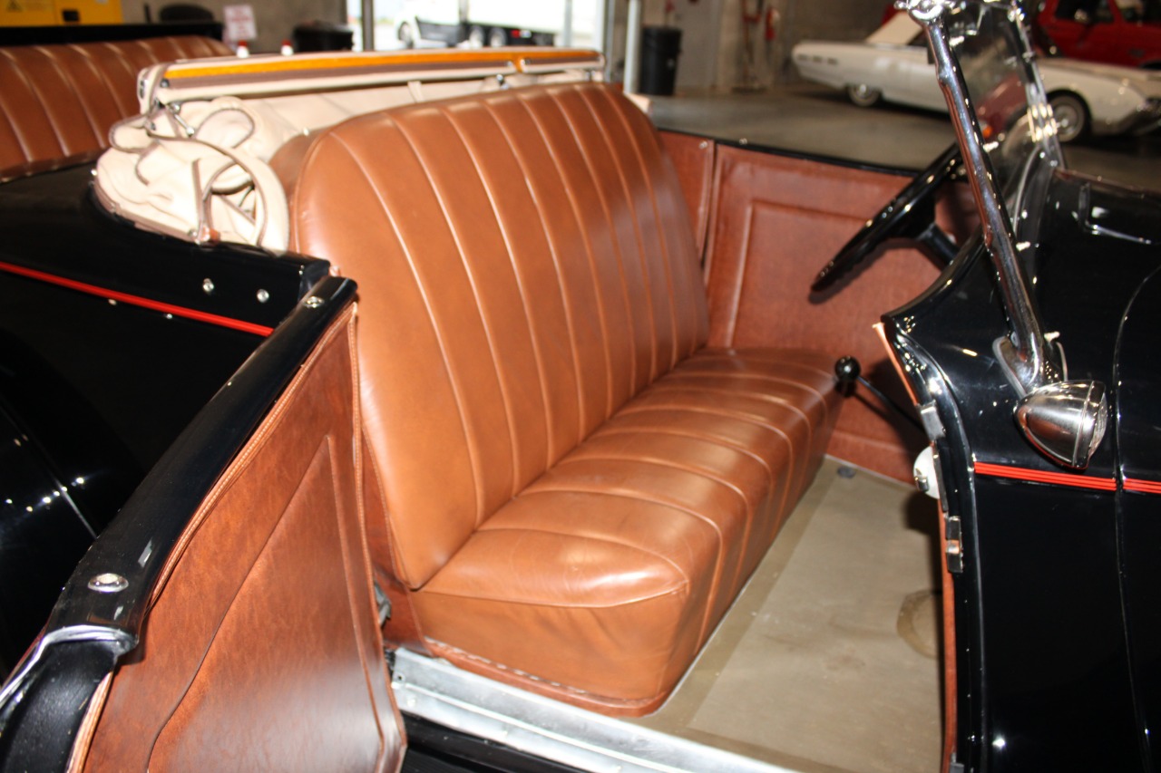 1934 Ford Roadster Model 40 Deluxe 77
