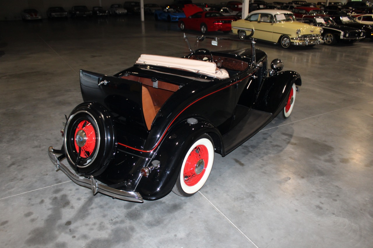 1934 Ford Roadster Model 40 Deluxe 36