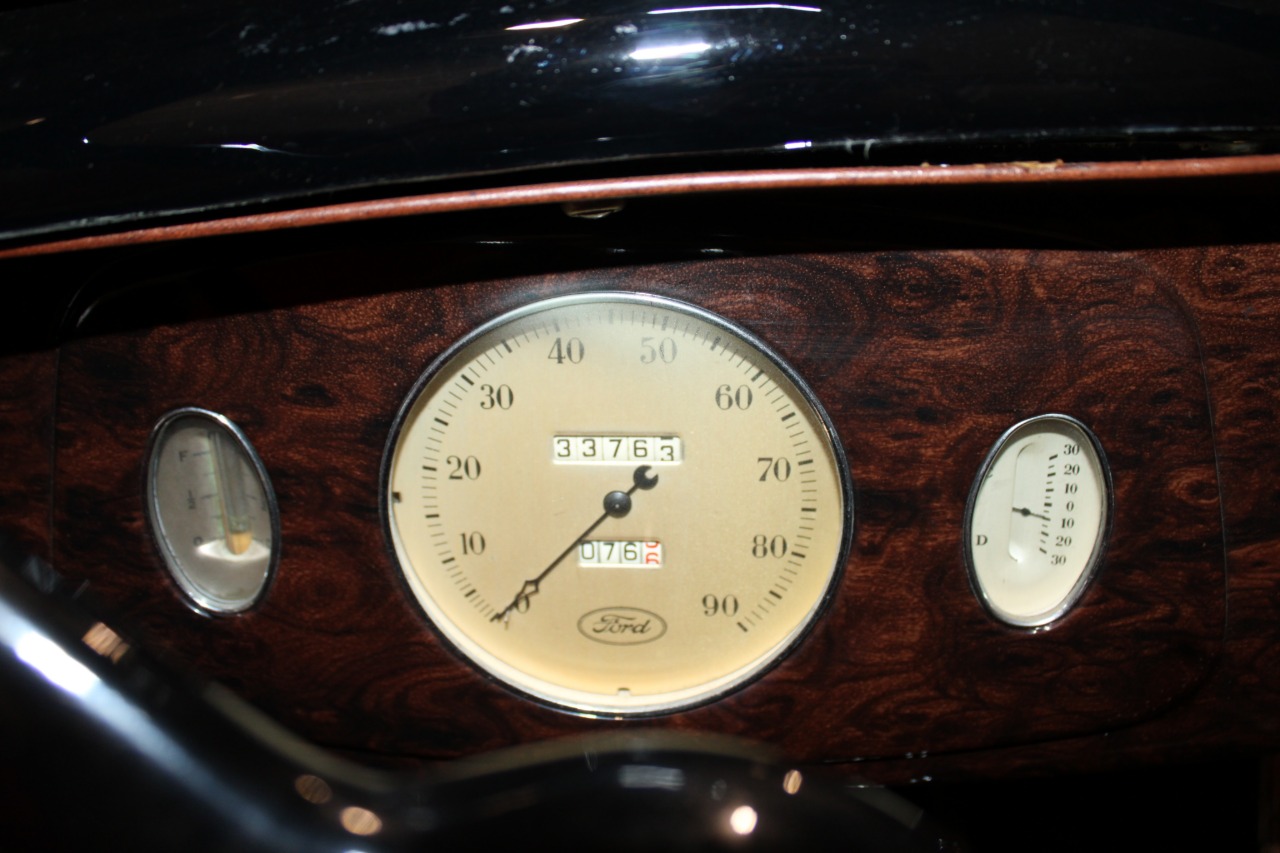 1934 Ford Roadster Model 40 Deluxe 17