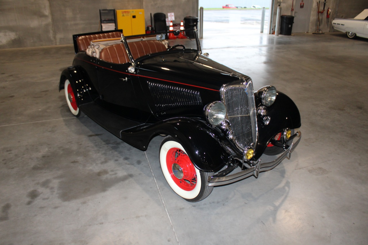 1934 Ford Roadster Model 40 Deluxe 38