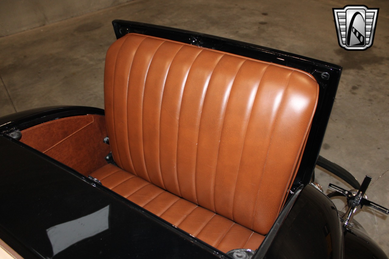 1934 Ford Roadster Model 40 Deluxe 18