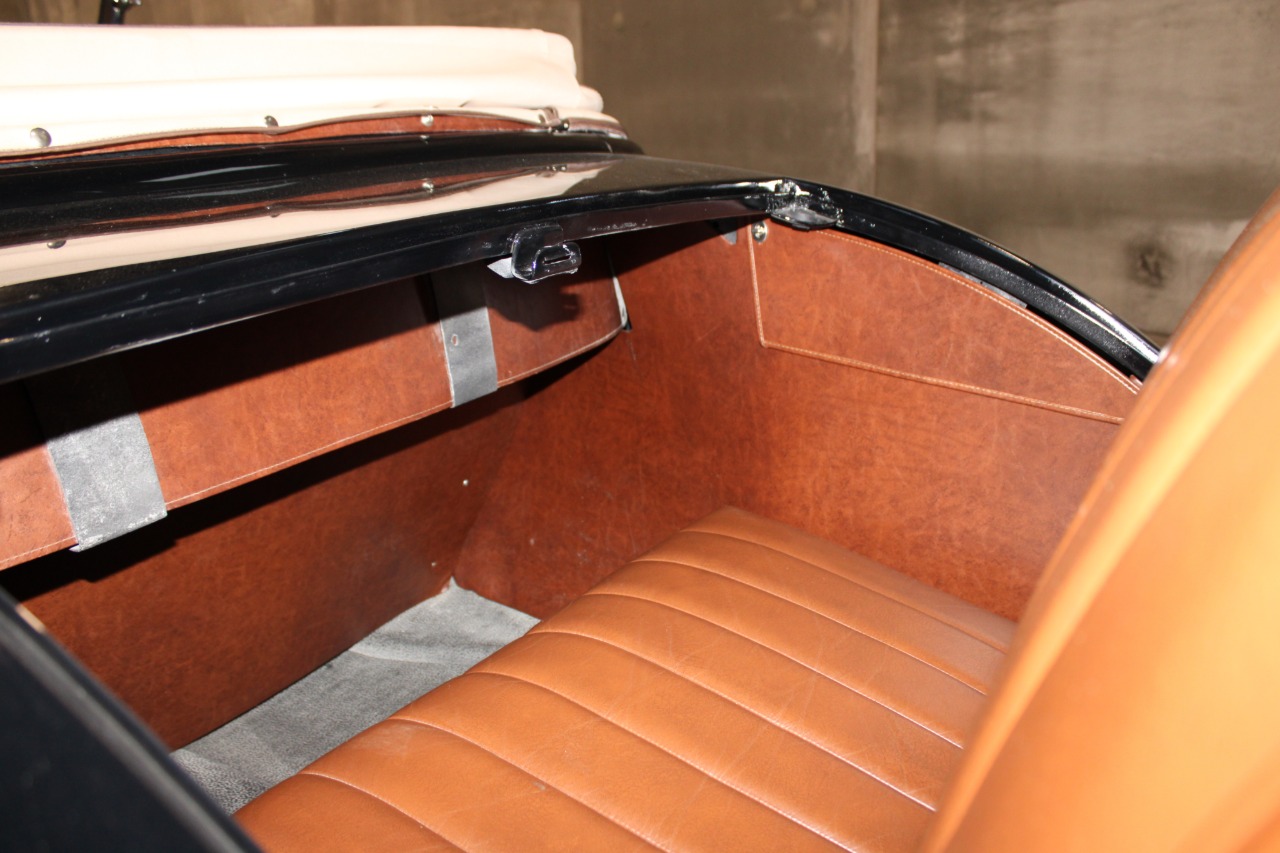 1934 Ford Roadster Model 40 Deluxe 19