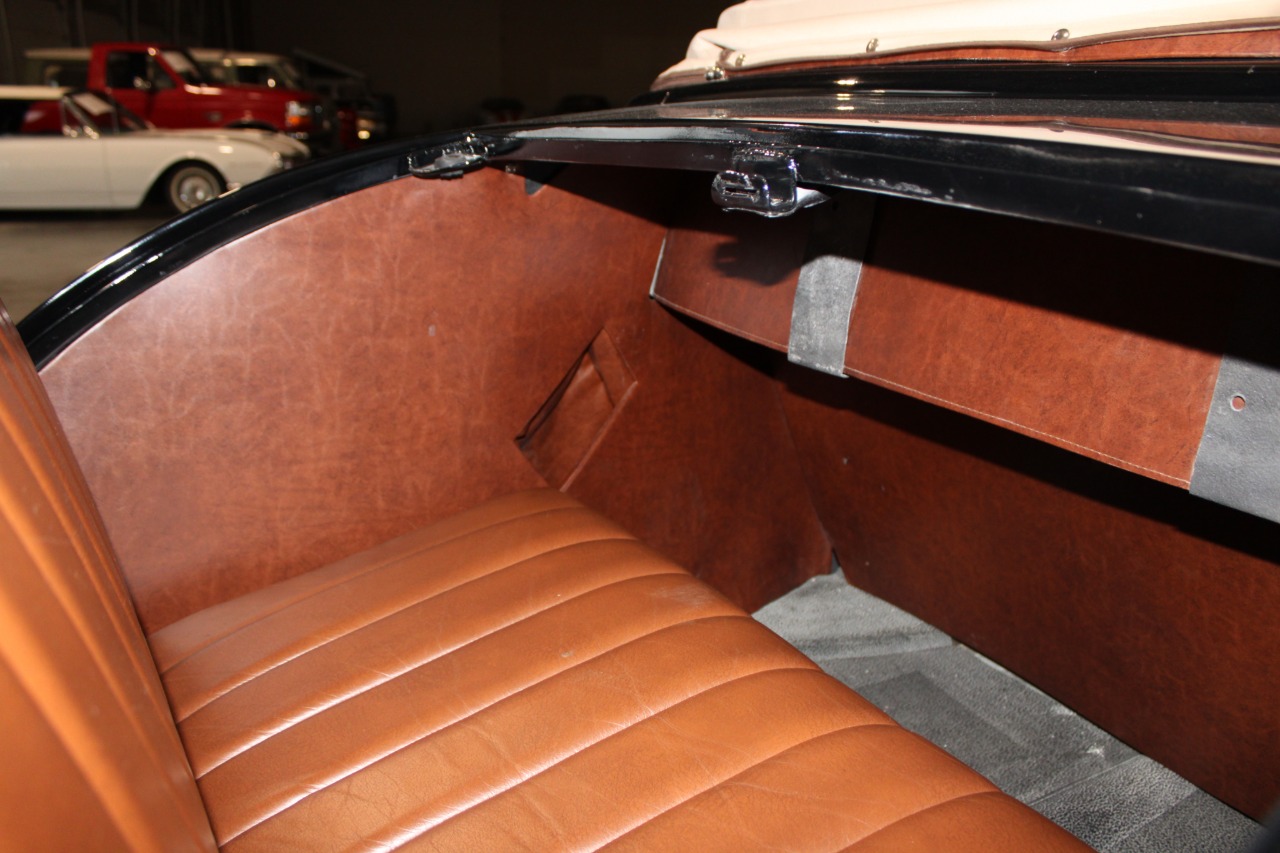 1934 Ford Roadster Model 40 Deluxe 84