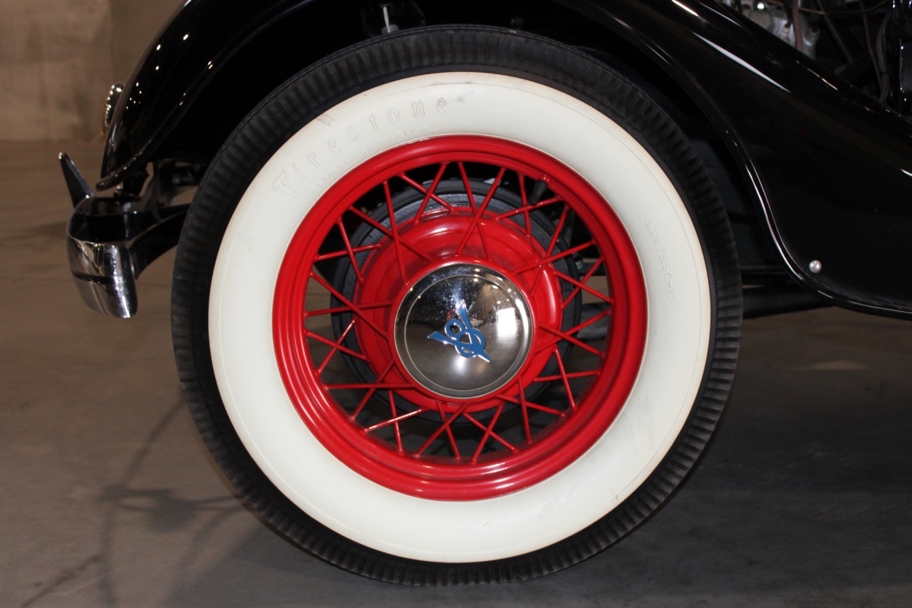 1934 Ford Roadster Model 40 Deluxe 29