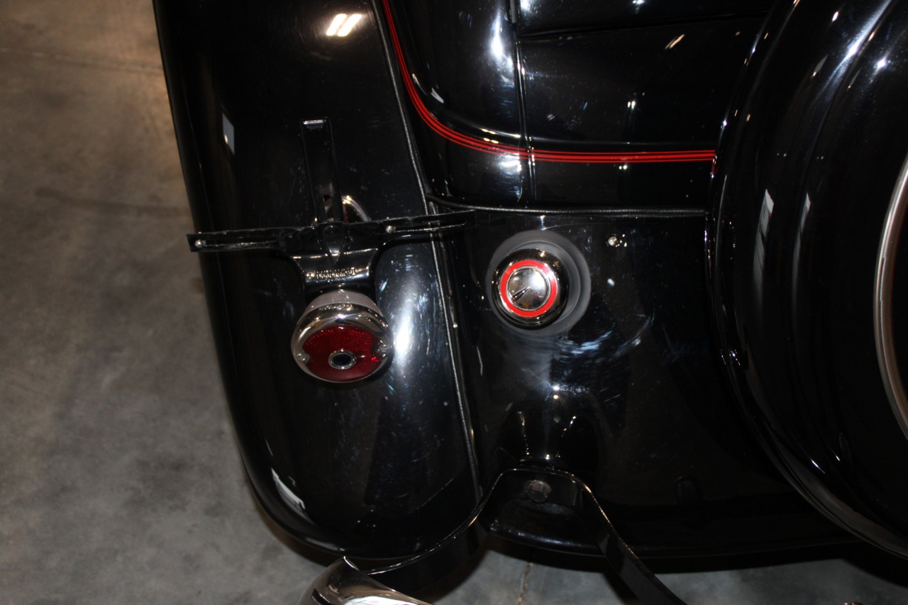 1934 Ford Roadster Model 40 Deluxe 11