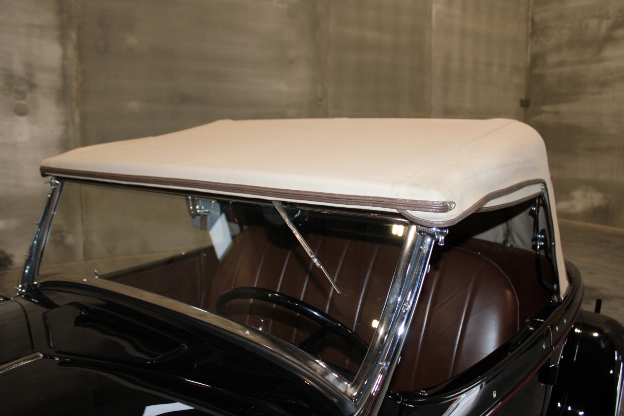 1934 Ford Roadster Model 40 Deluxe 20