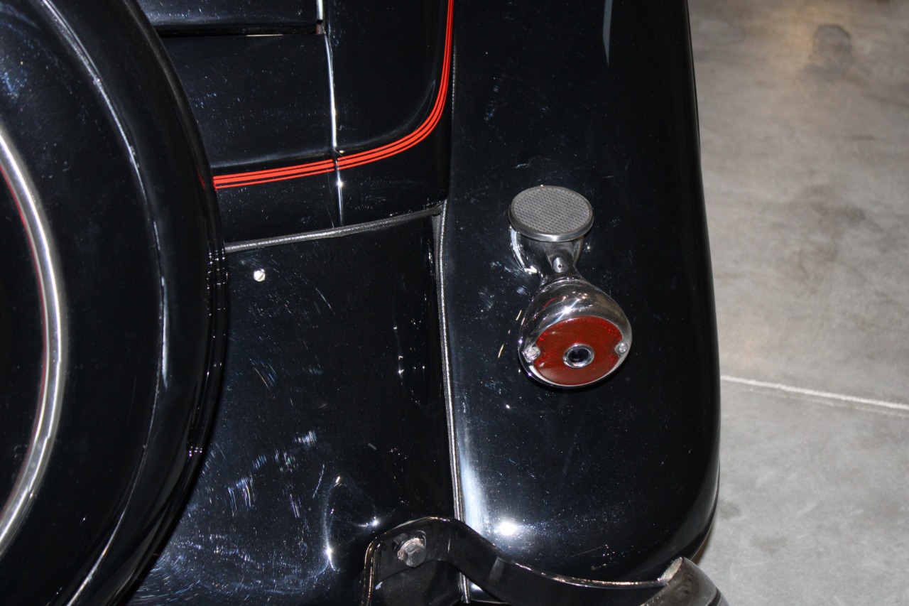 1934 Ford Roadster Model 40 Deluxe 12