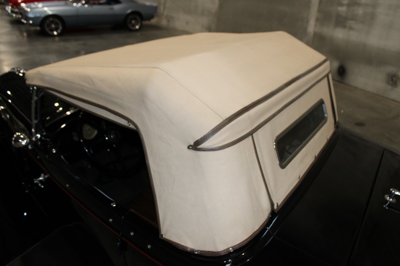 1934 Ford Roadster Model 40 Deluxe 86