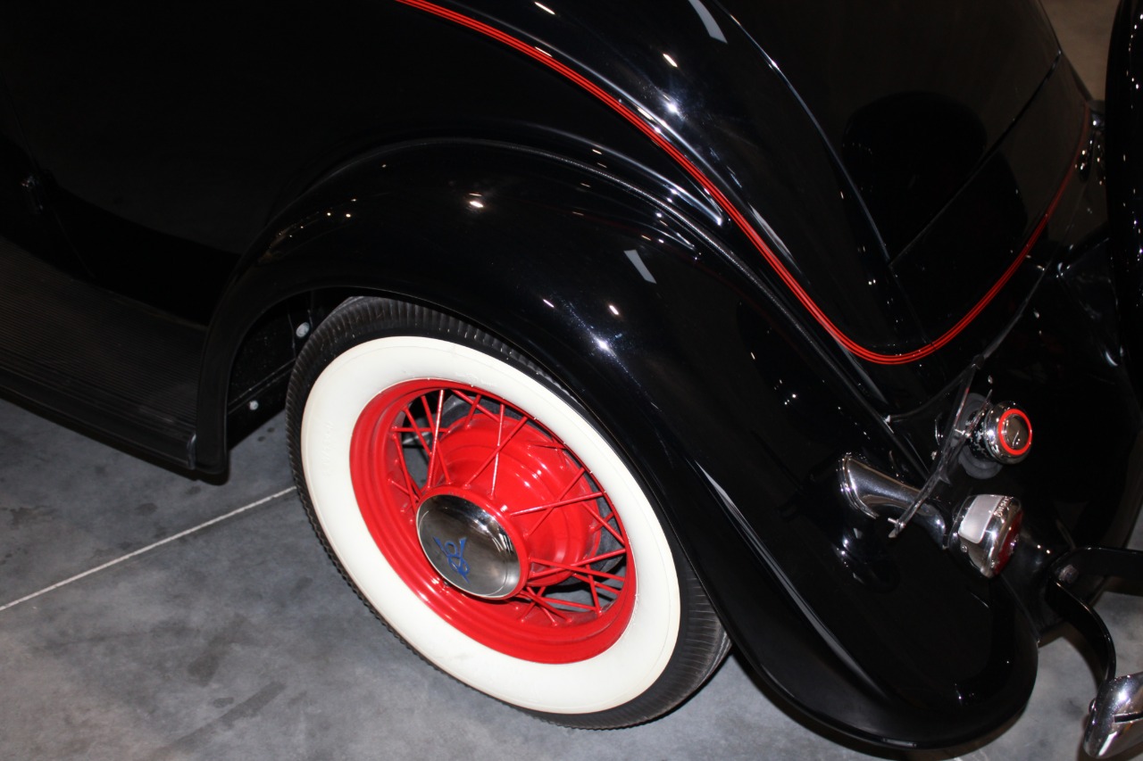 1934 Ford Roadster Model 40 Deluxe 69