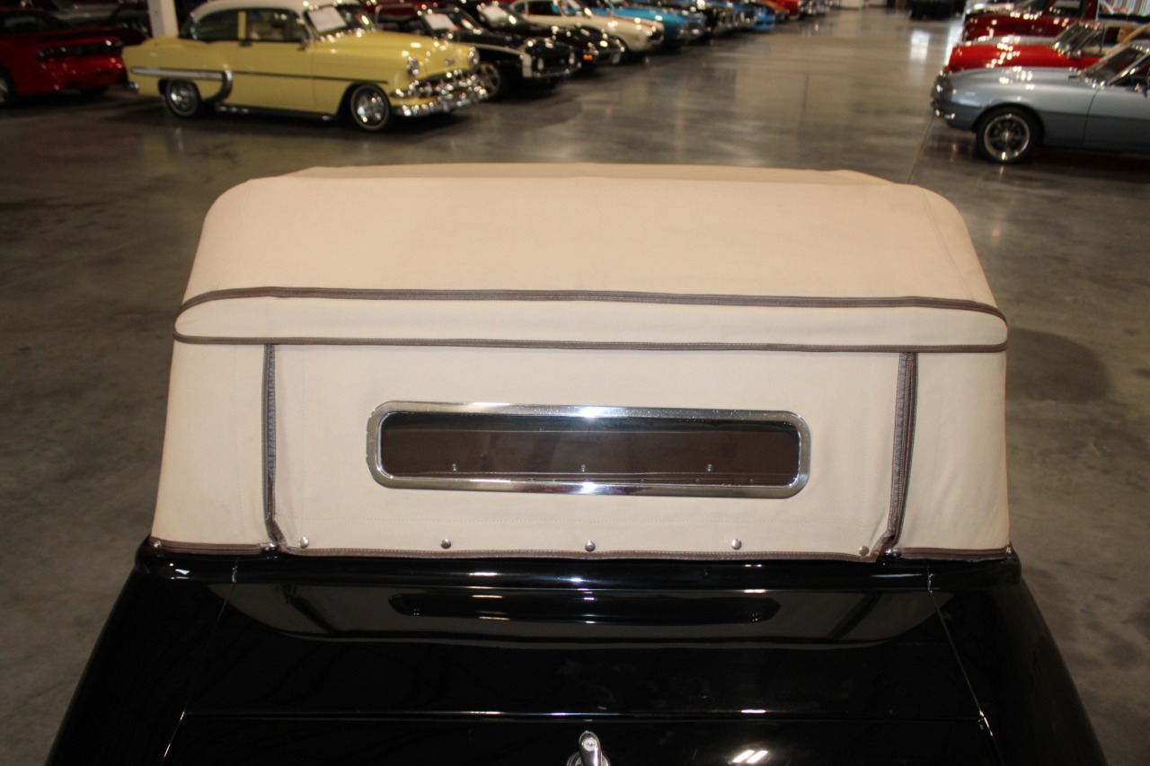 1934 Ford Roadster Model 40 Deluxe 87
