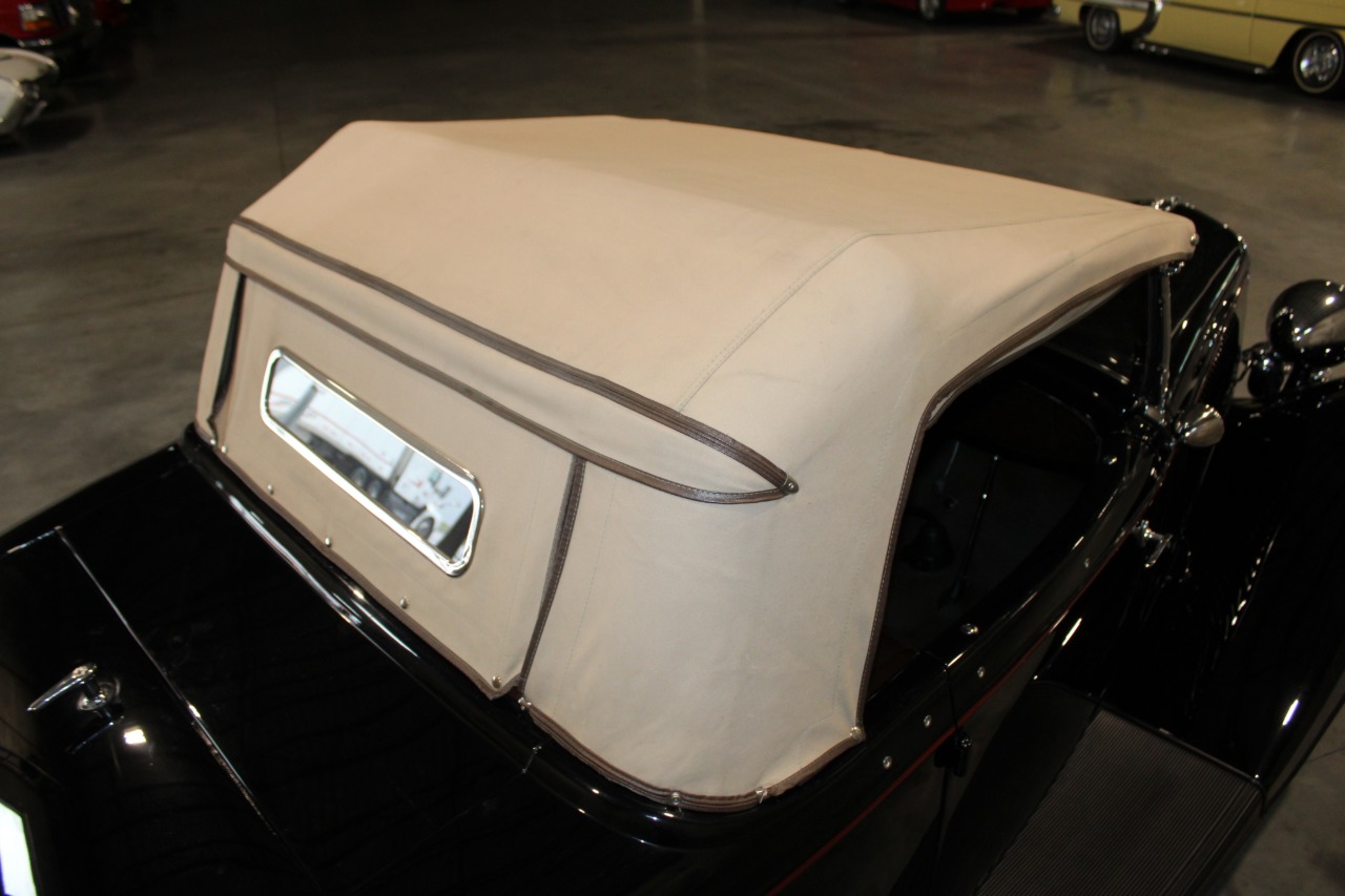 1934 Ford Roadster Model 40 Deluxe 21