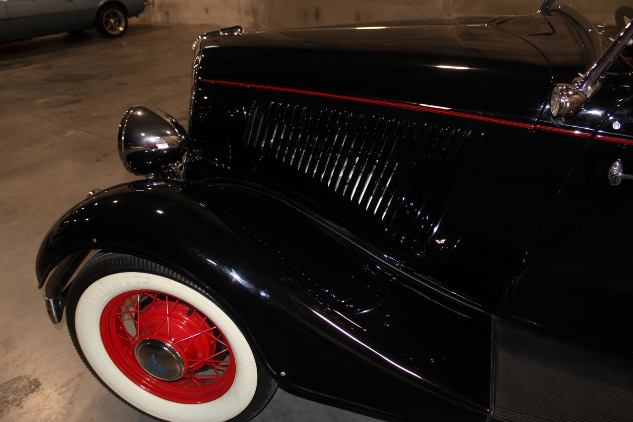 1934 Ford Roadster Model 40 Deluxe 72