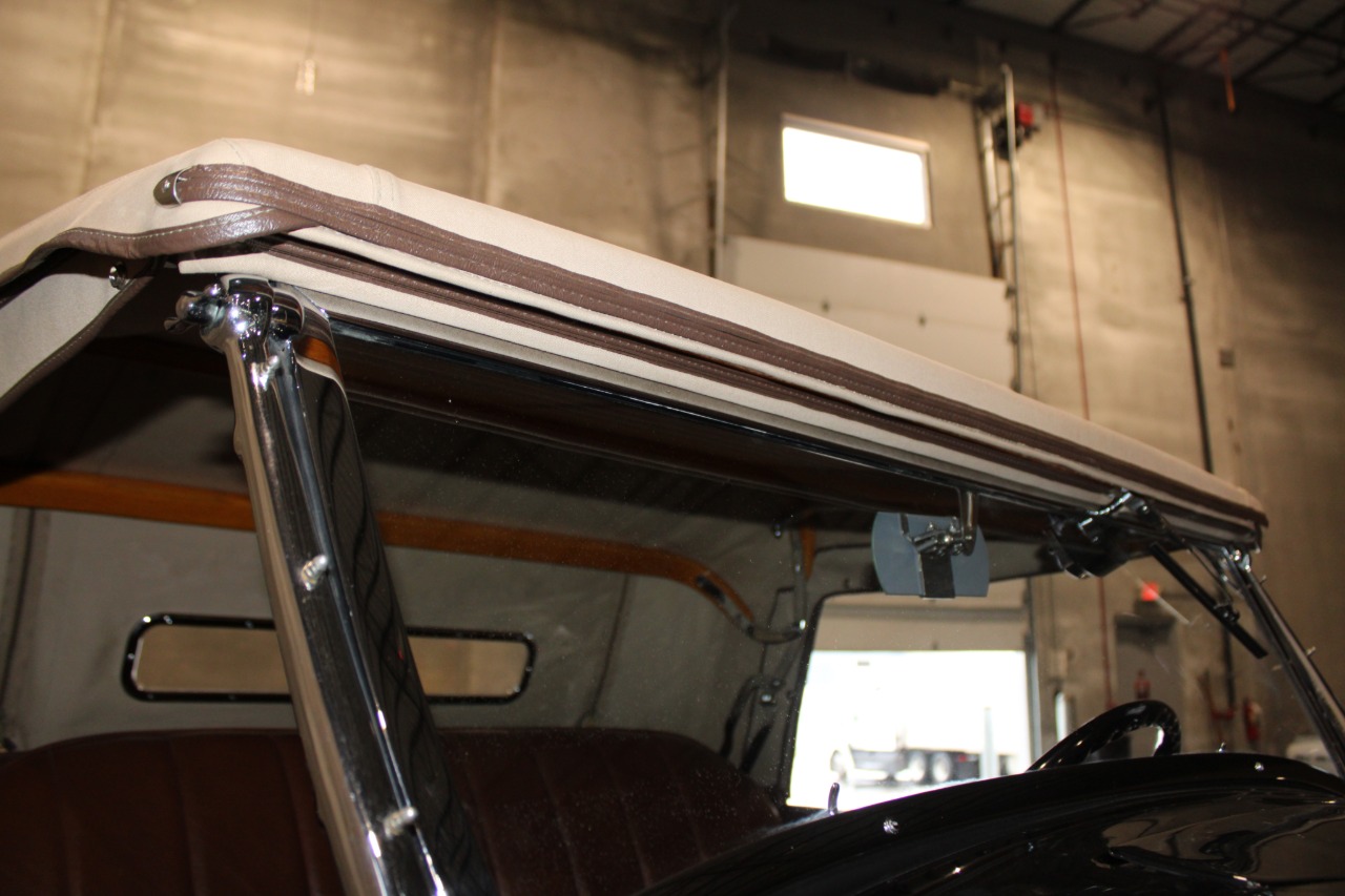 1934 Ford Roadster Model 40 Deluxe 89