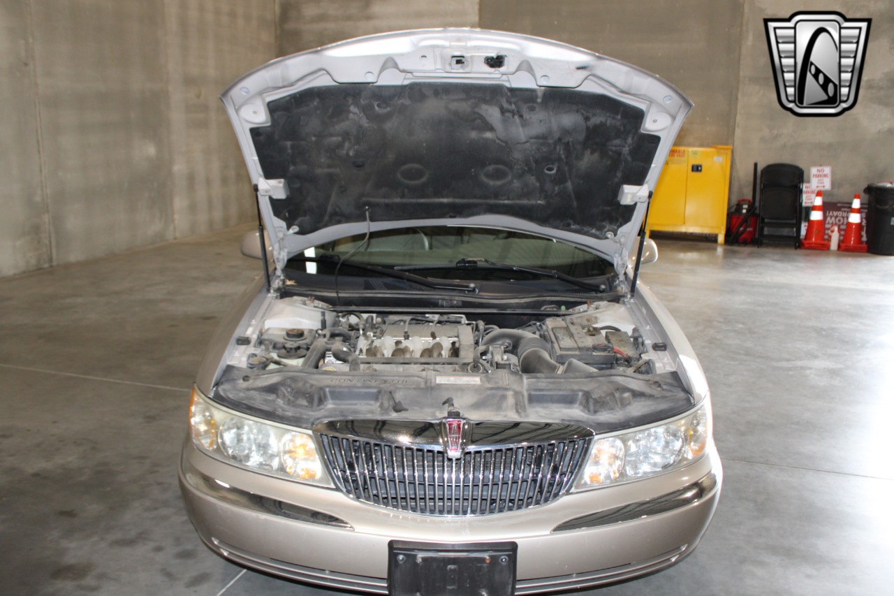 1999 Lincoln Continental 23
