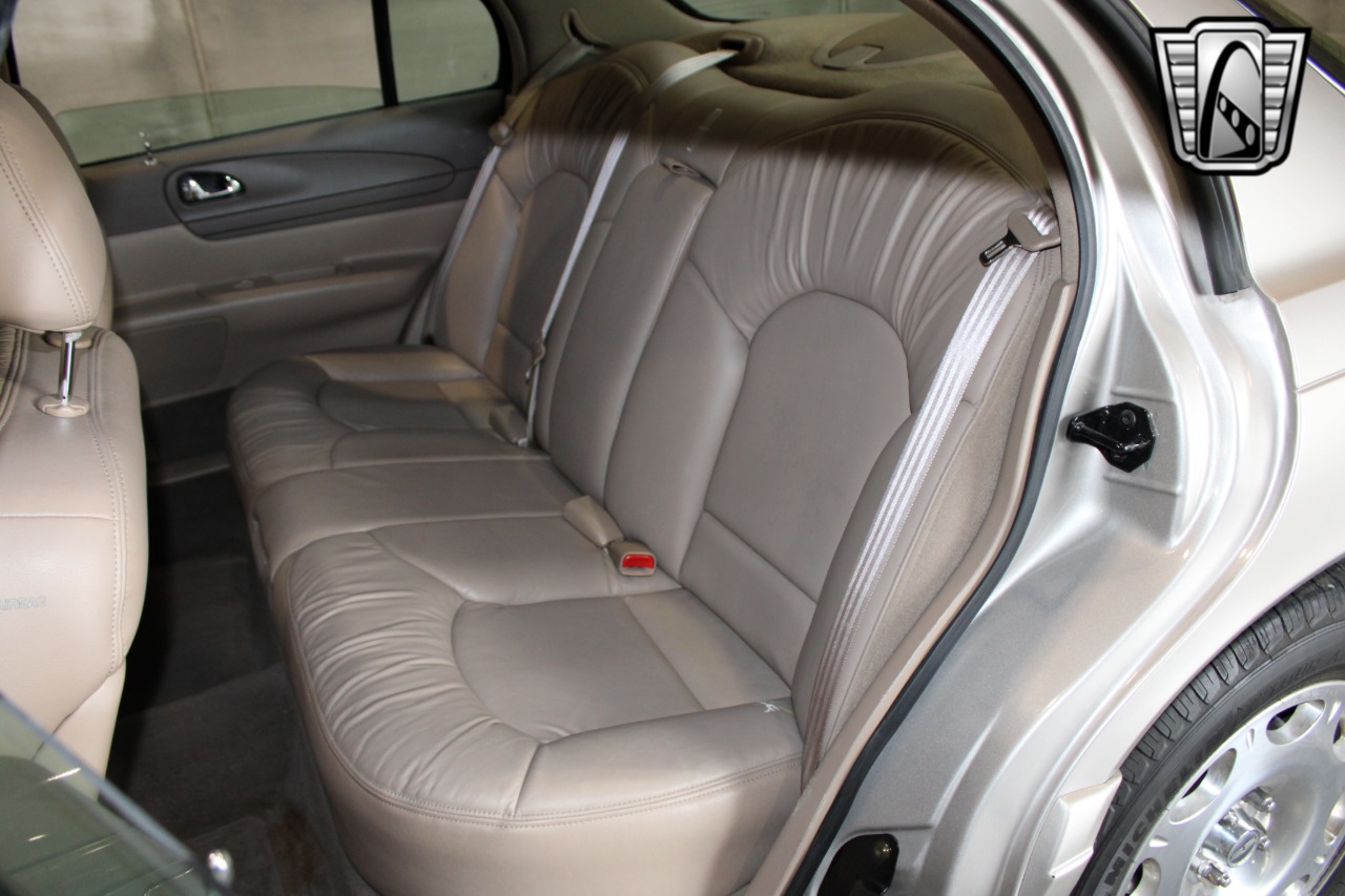 1999 Lincoln Continental 18