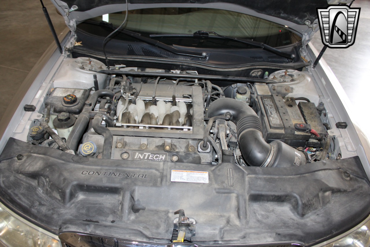 1999 Lincoln Continental 24