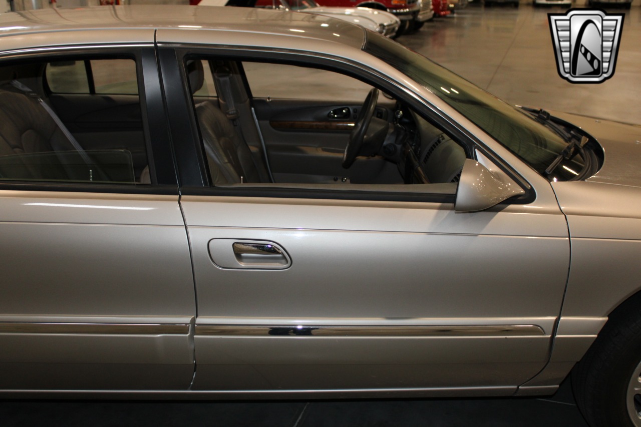 1999 Lincoln Continental 56