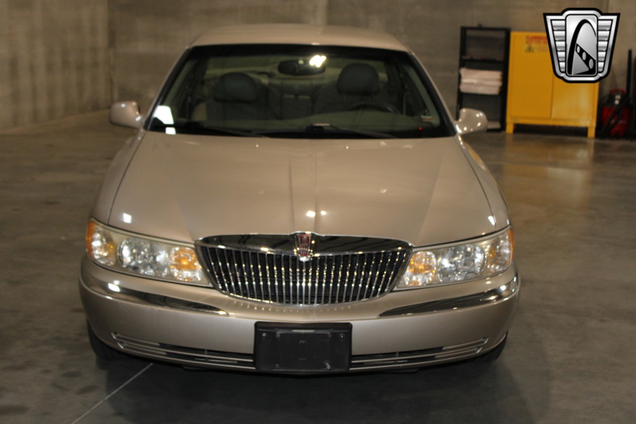 1999 Lincoln Continental 8