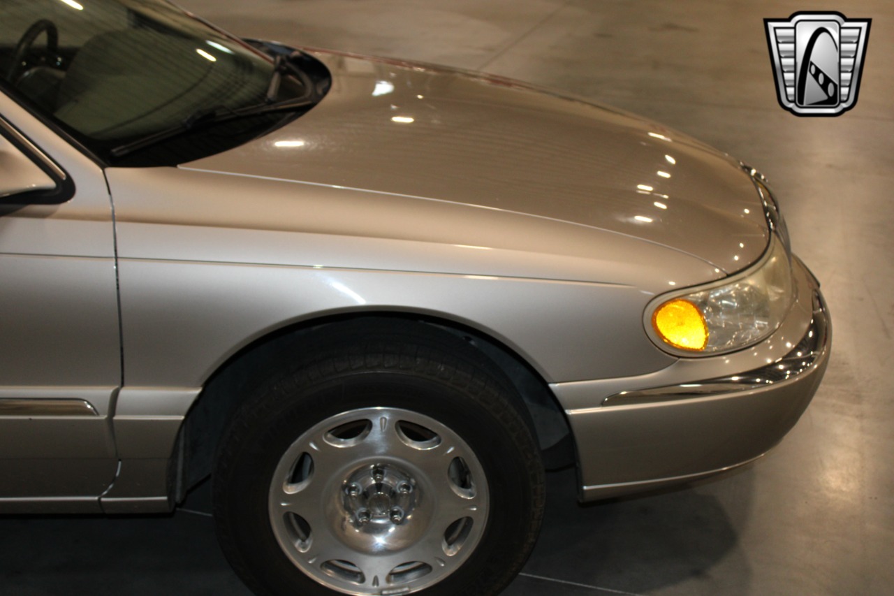 1999 Lincoln Continental 57