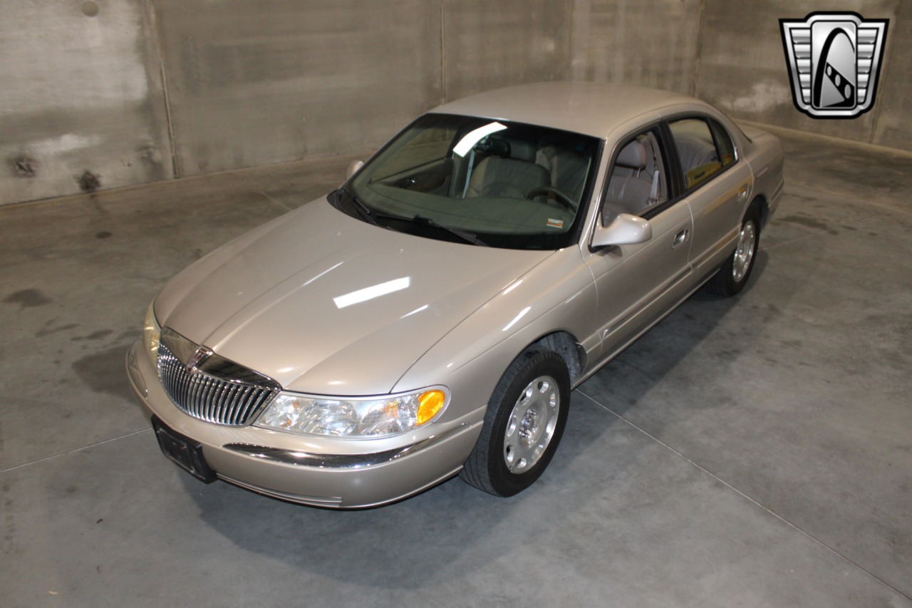 1999 Lincoln Continental 32