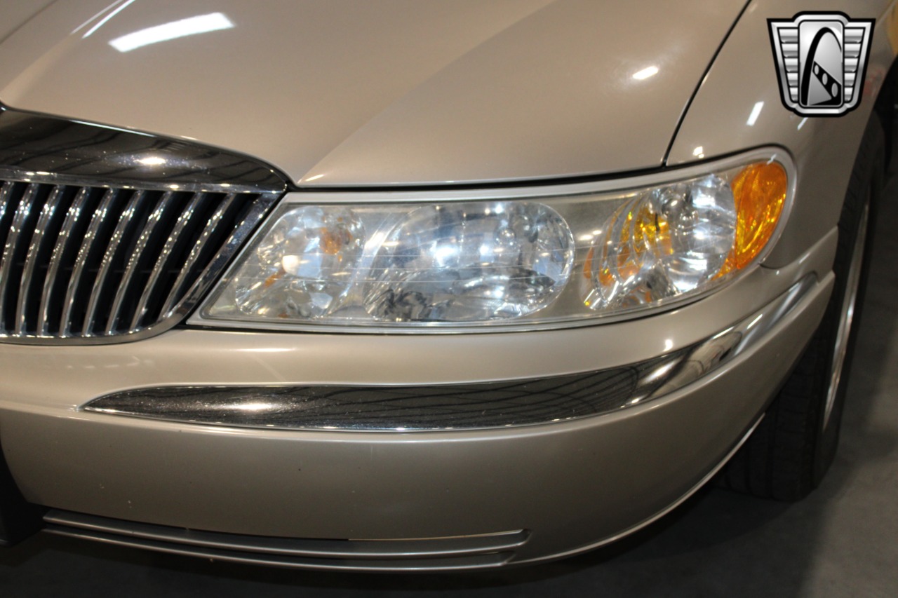 1999 Lincoln Continental 9