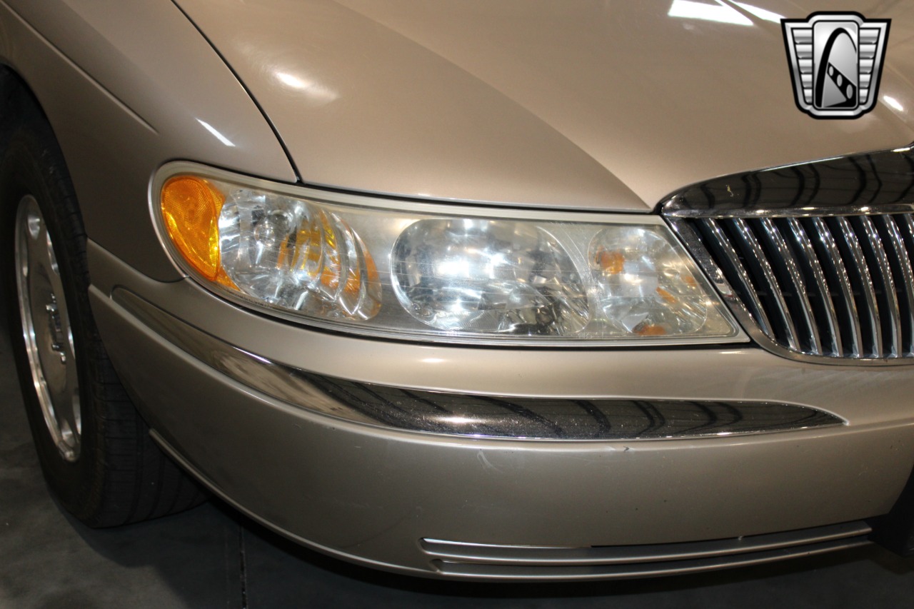 1999 Lincoln Continental 10