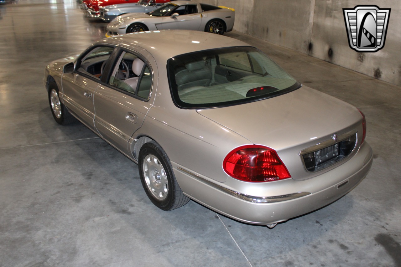 1999 Lincoln Continental 34