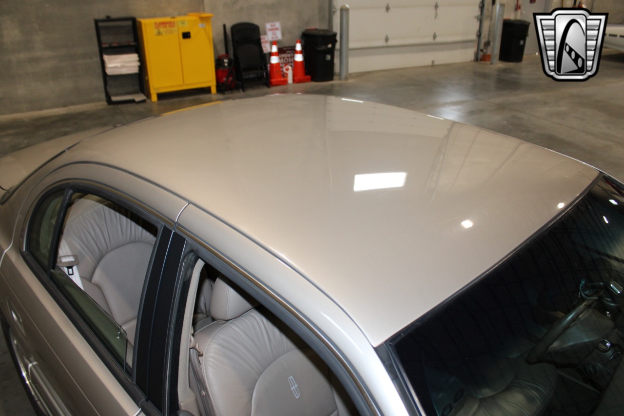 1999 Lincoln Continental 83