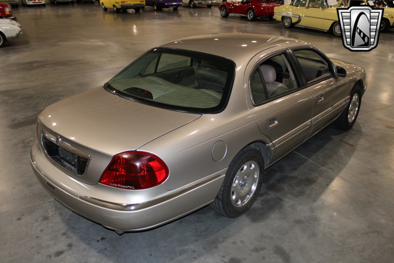 1999 Lincoln Continental 36