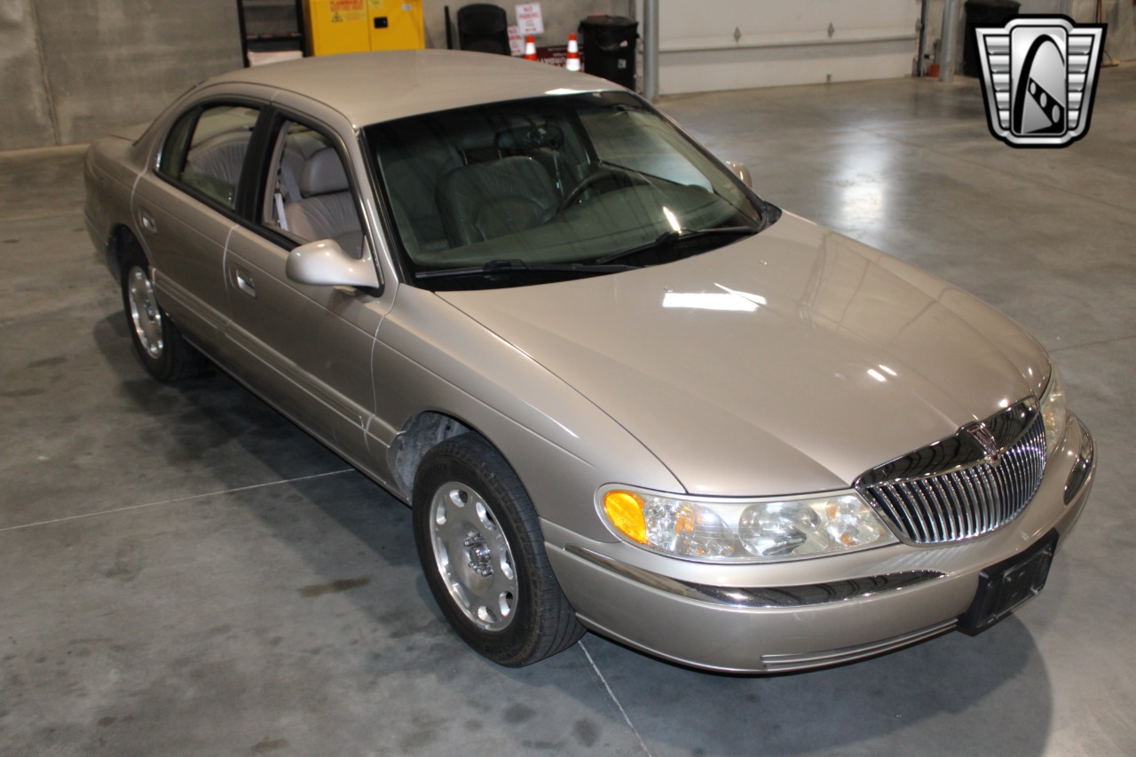 1999 Lincoln Continental 38