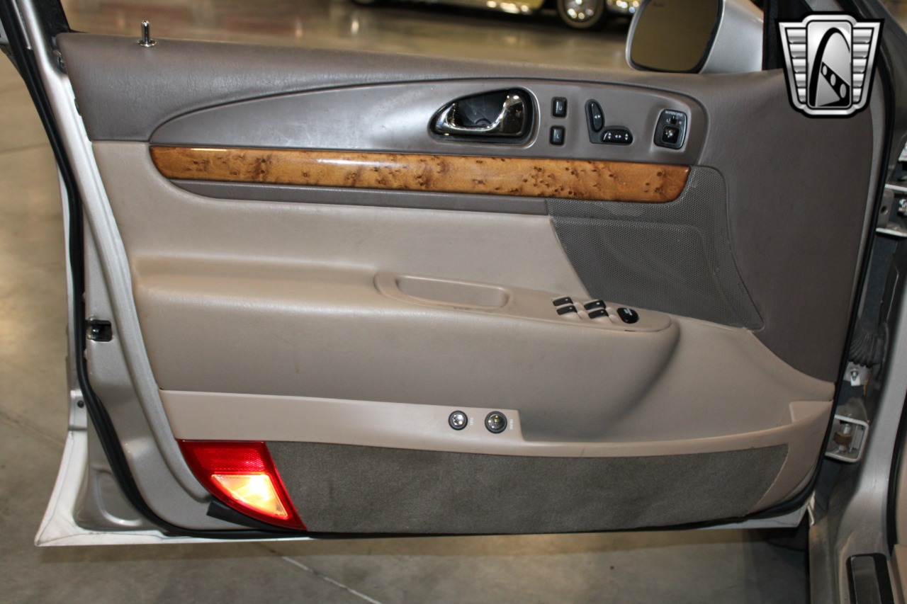 1999 Lincoln Continental 14