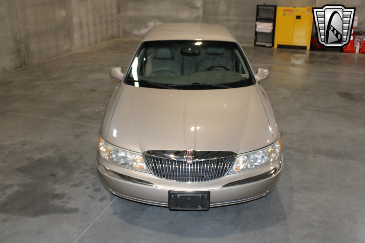 1999 Lincoln Continental 39