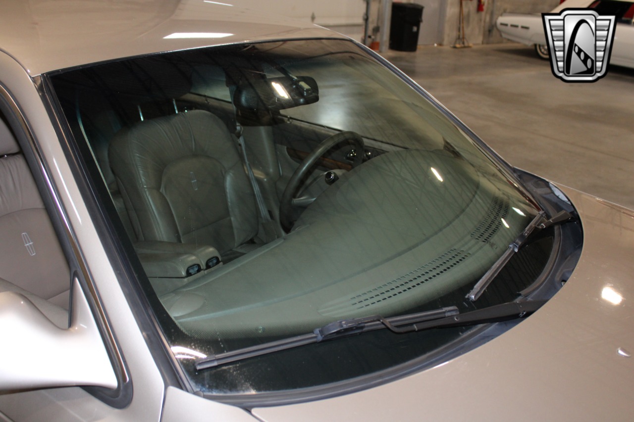 1999 Lincoln Continental 63