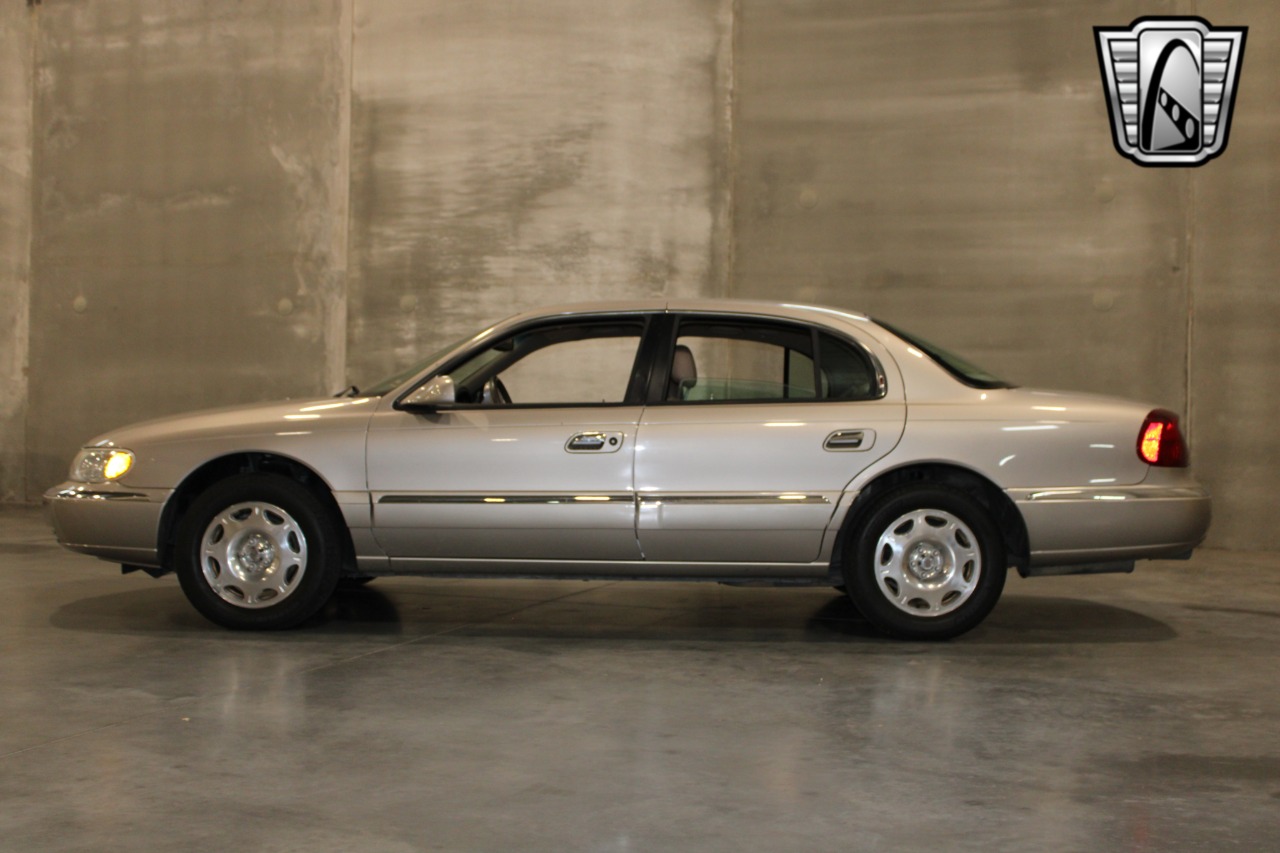 1999 Lincoln Continental 41