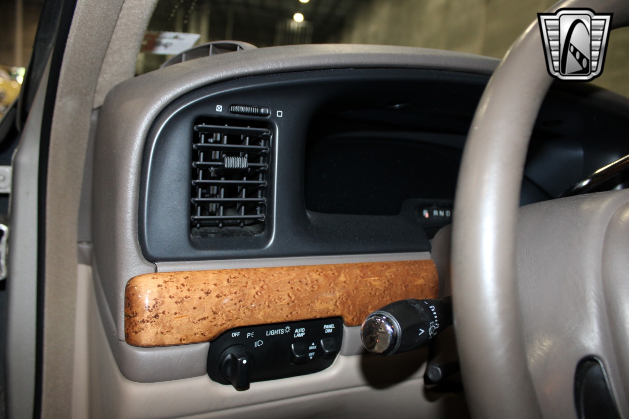 1999 Lincoln Continental 87