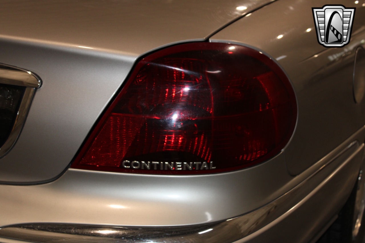 1999 Lincoln Continental 11