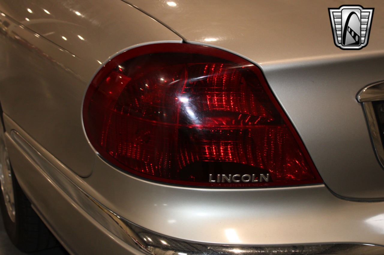 1999 Lincoln Continental 12