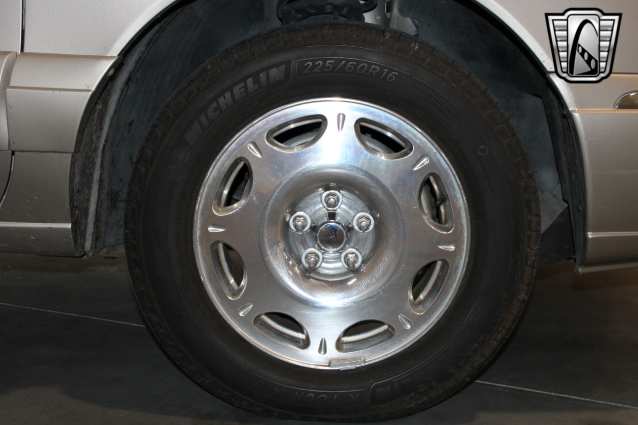 1999 Lincoln Continental 30