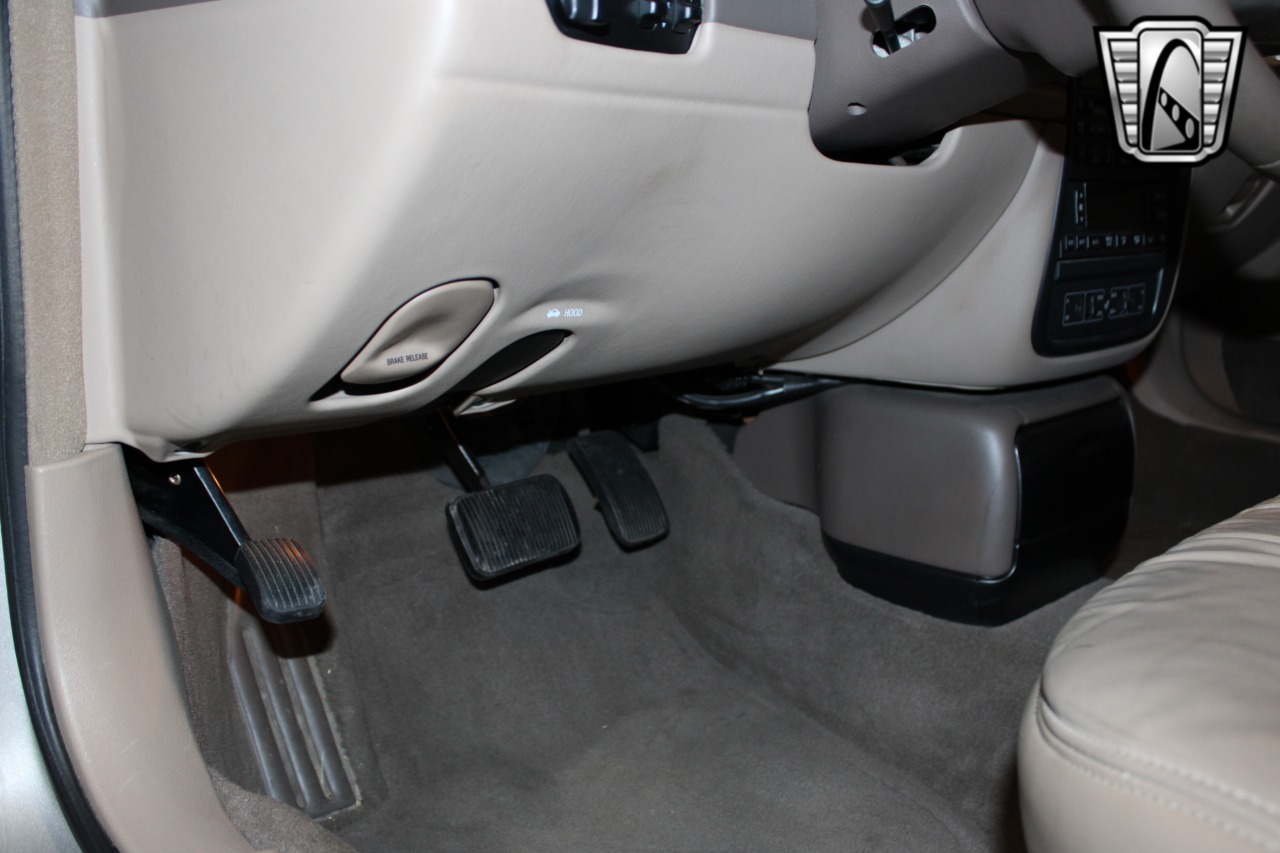 1999 Lincoln Continental 92