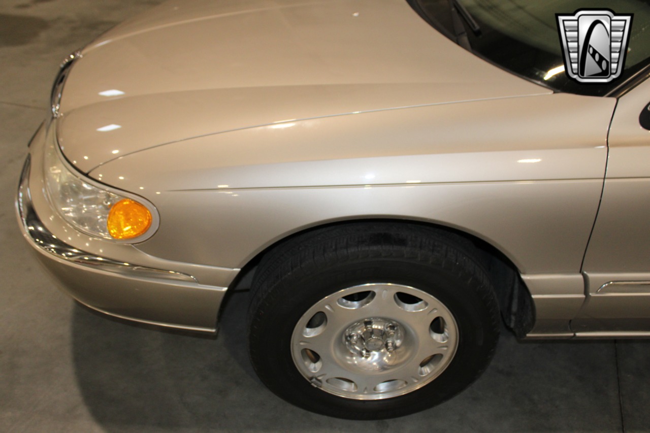 1999 Lincoln Continental 49