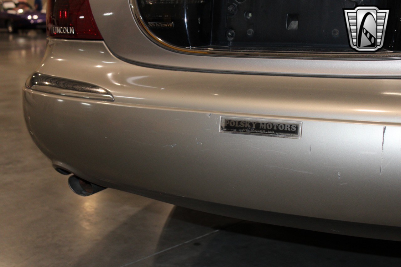 1999 Lincoln Continental 71