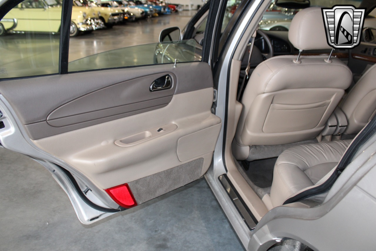 1999 Lincoln Continental 17