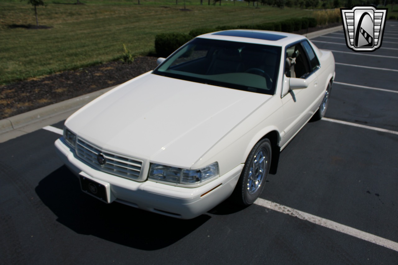 2002 Cadillac Eldorado 32