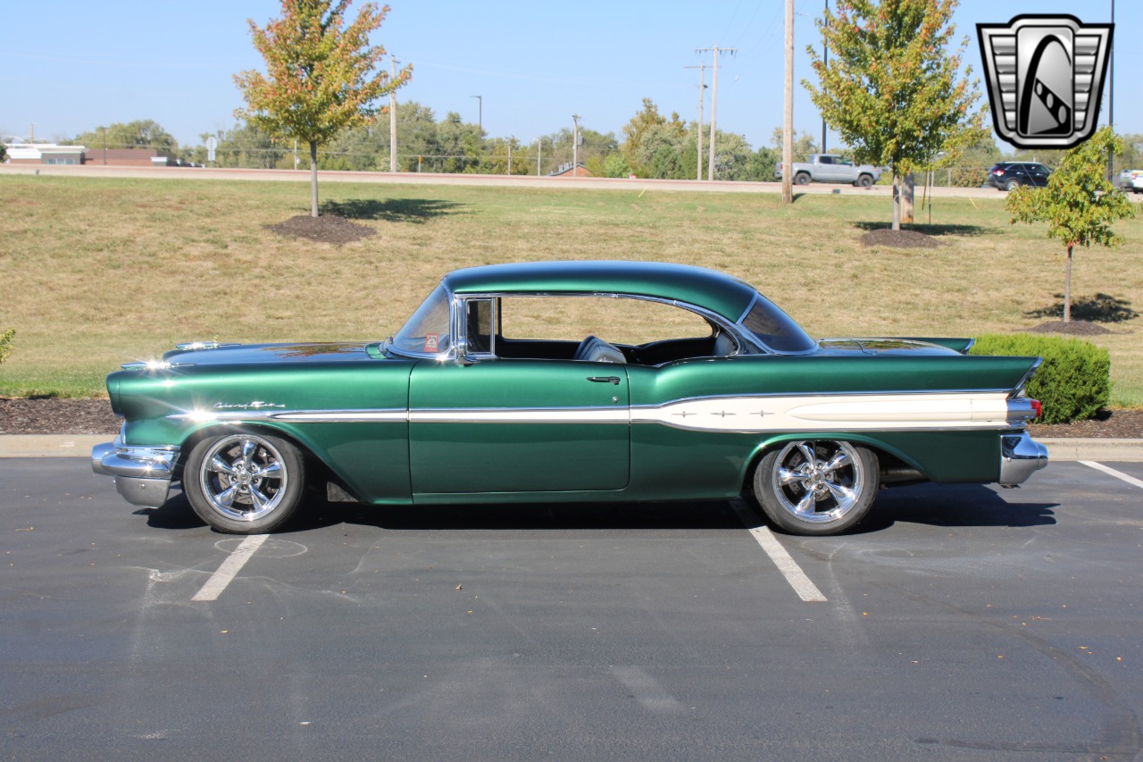 1957 Pontiac Chieftain 2